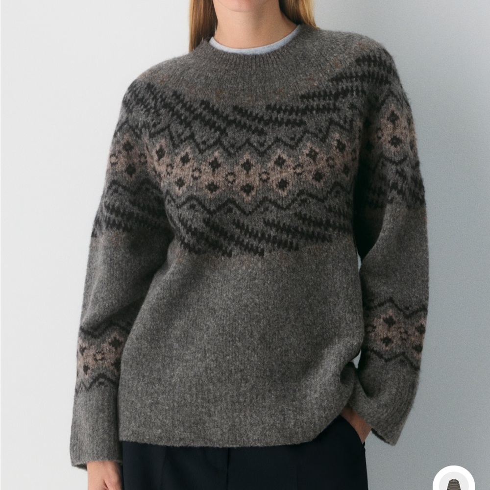 Aritzia Harlow Sweater, never worn, sold out online, original price $178